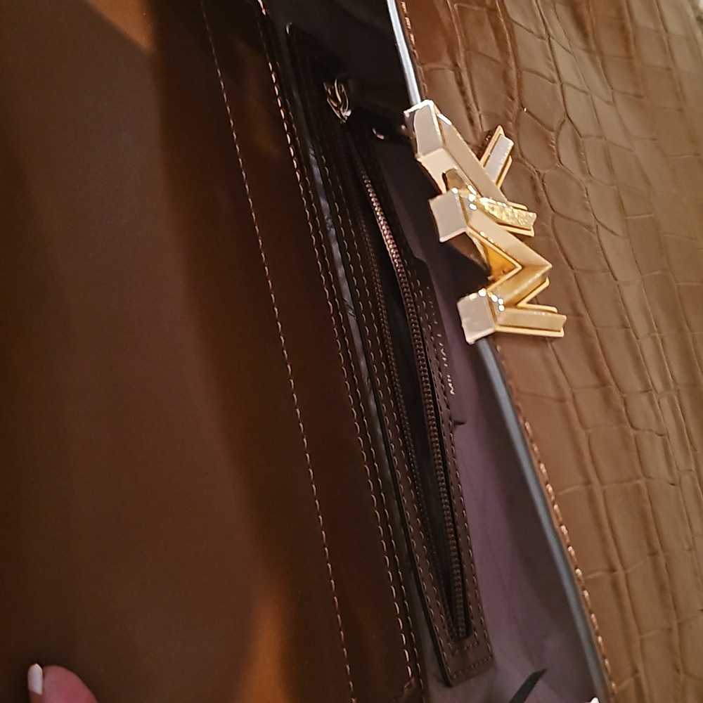 New. MK SATCHEL - Picture 10 of 16
